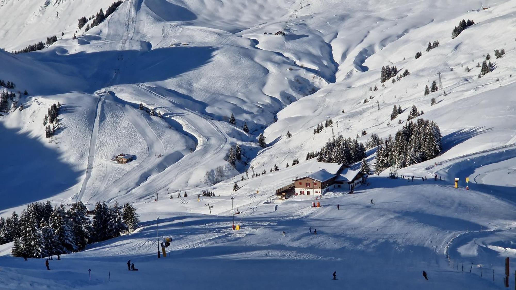Hotel Le Chaudron Ski In Ski Out Champéry Exterior foto